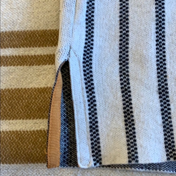 Top - Picture 2 of 3